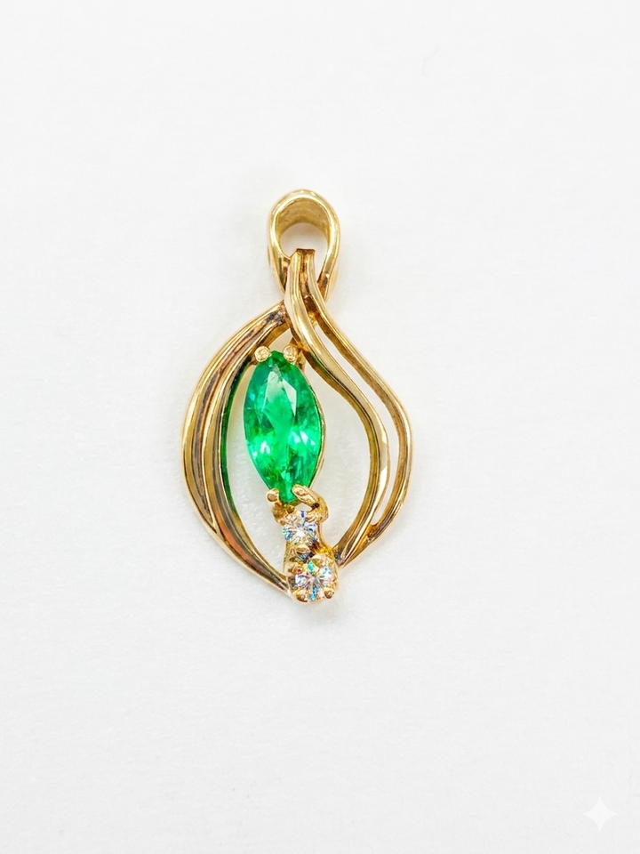 9ct Emerald/diamond pendant