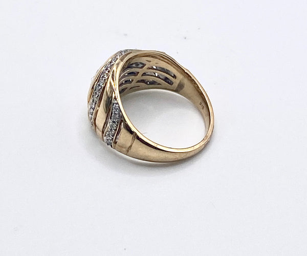 9ct Ladies diamond ring