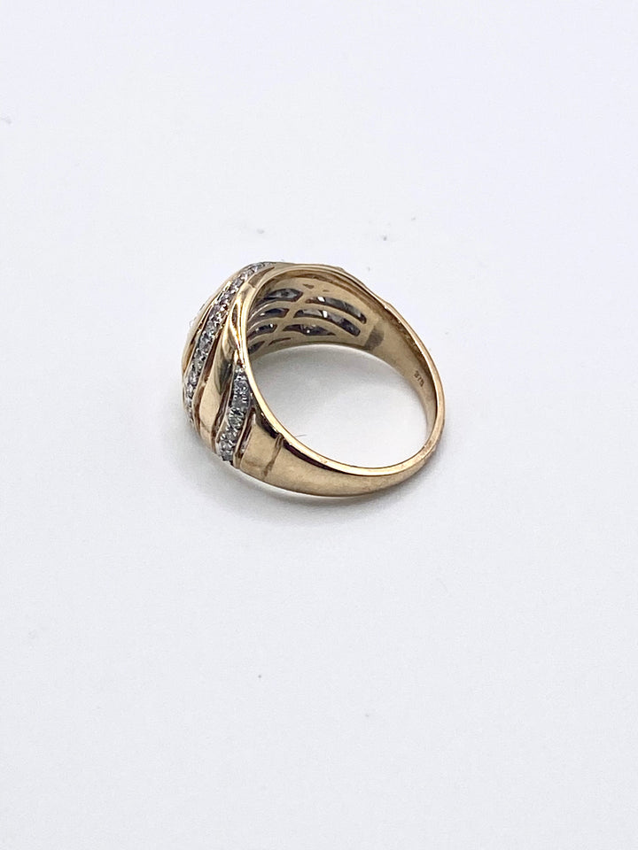 9ct Ladies diamond ring