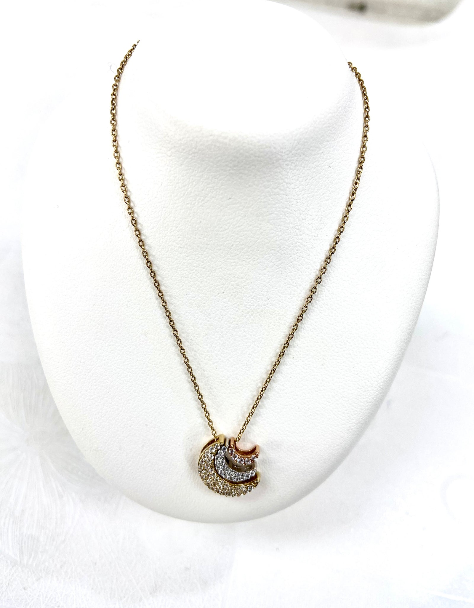 9ct chain 3 gold pendant