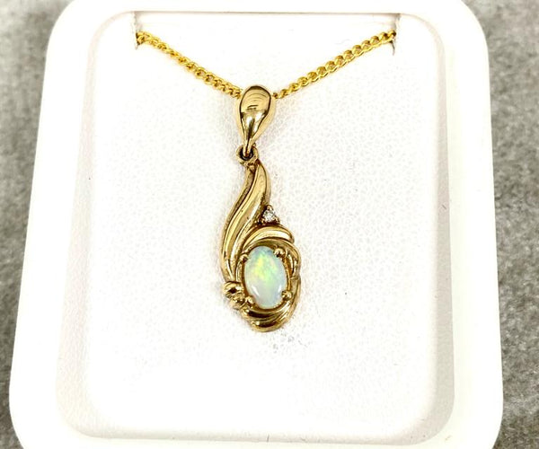 9ct opal pendant